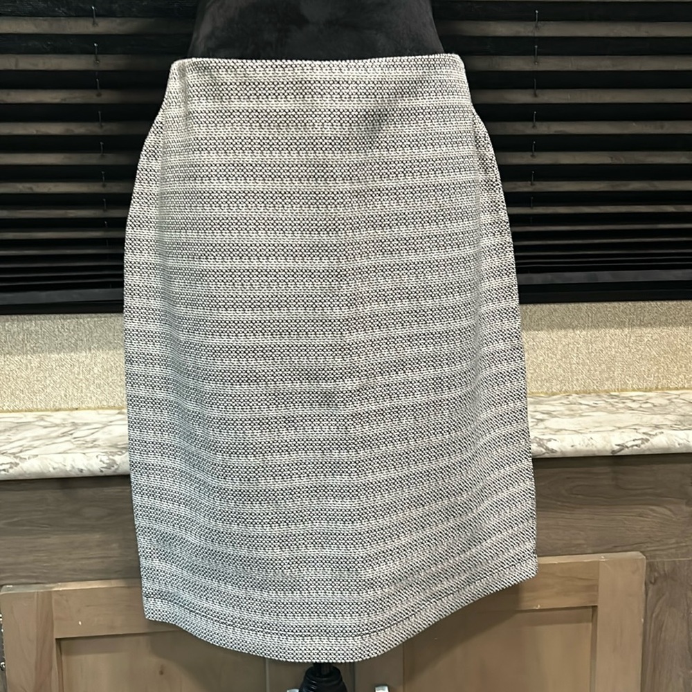 Loft‎ Women’s Pull-On Black & White Patterned Stripe Elastic Waist Skirt Medium